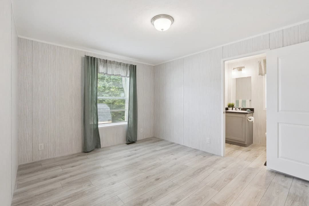 Placid 2 bedroom home features