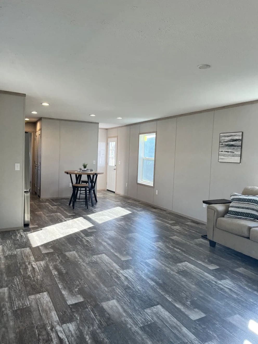 Sapphire interior home features