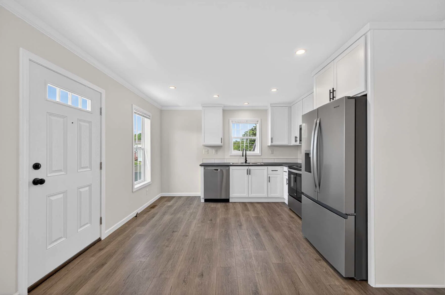 Symphony 641 interior home features
