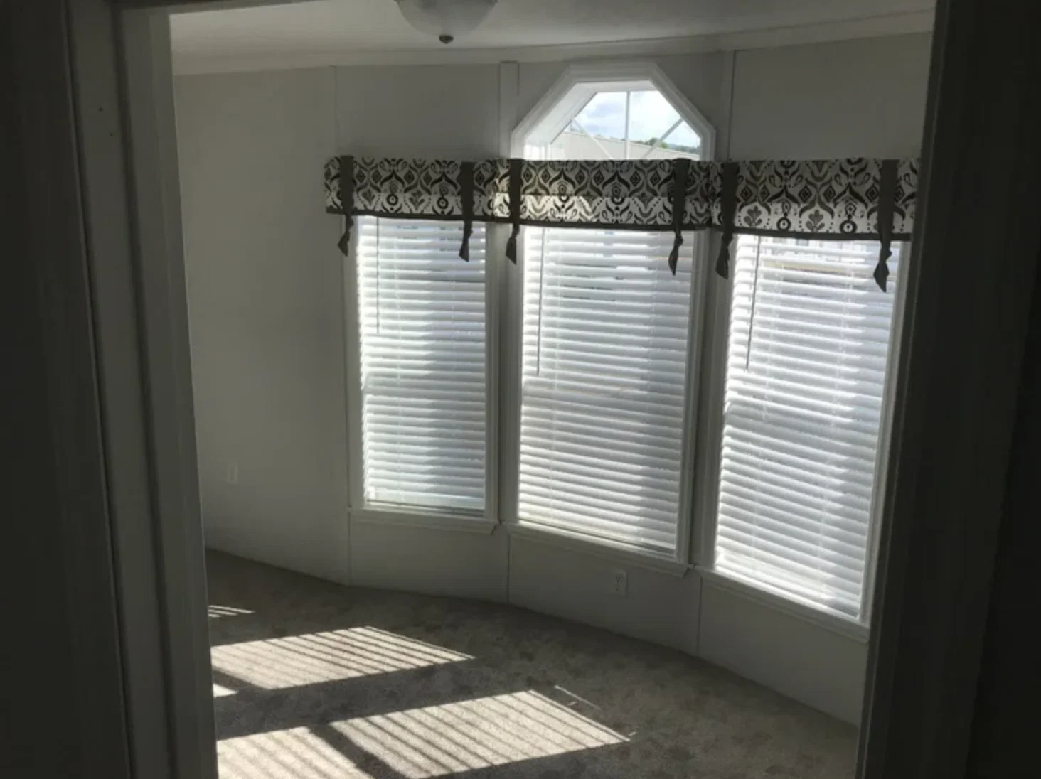 G-16-634 interior home features