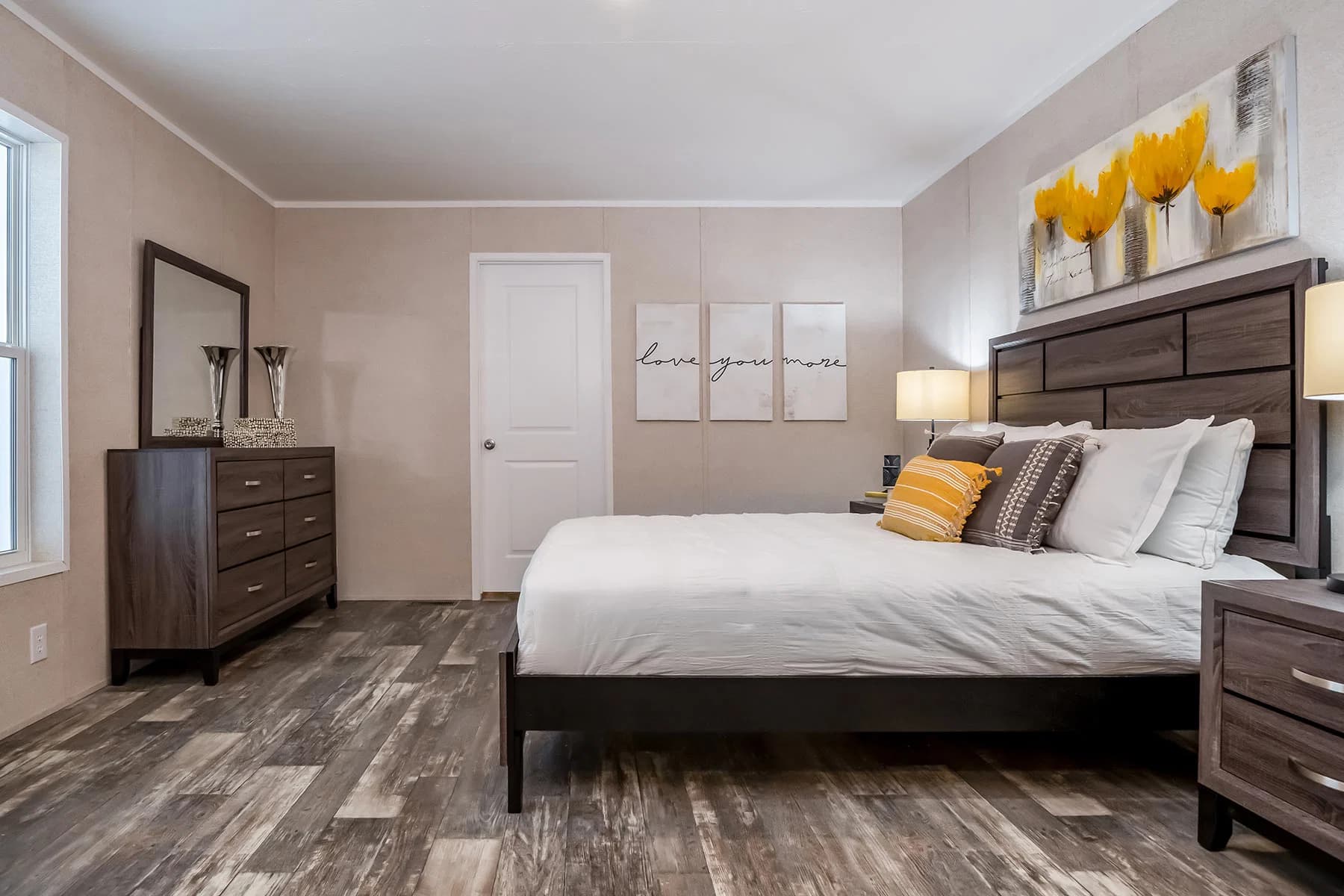 Flagstaff bedroom home features