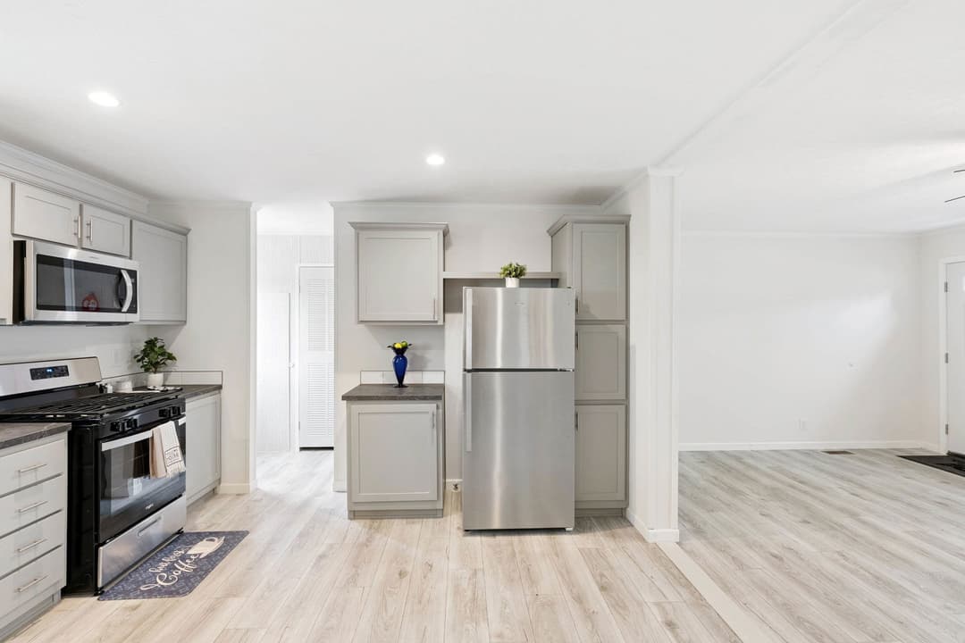 Superior 3905 kitchen home features