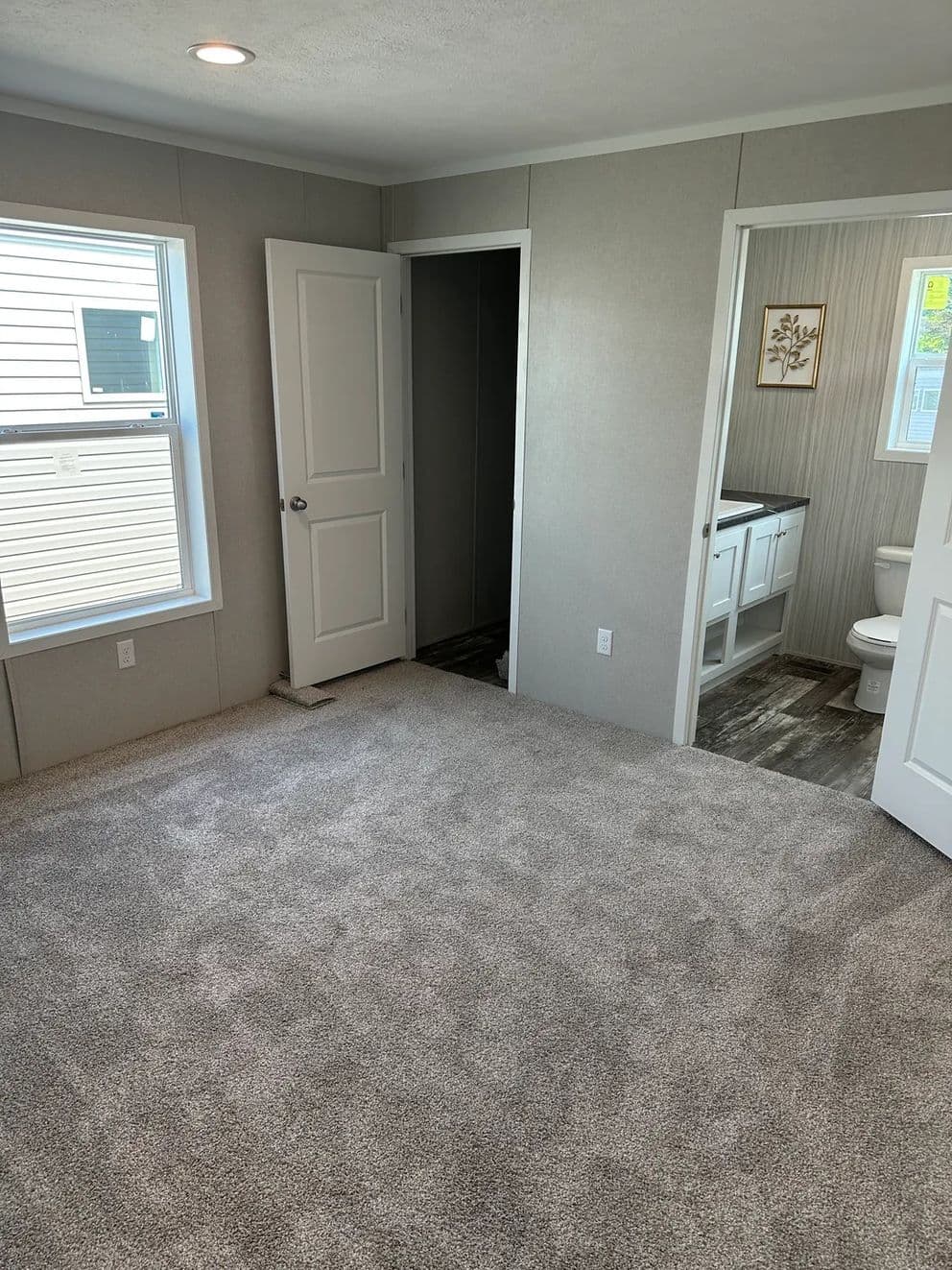 Topaz bedroom home features