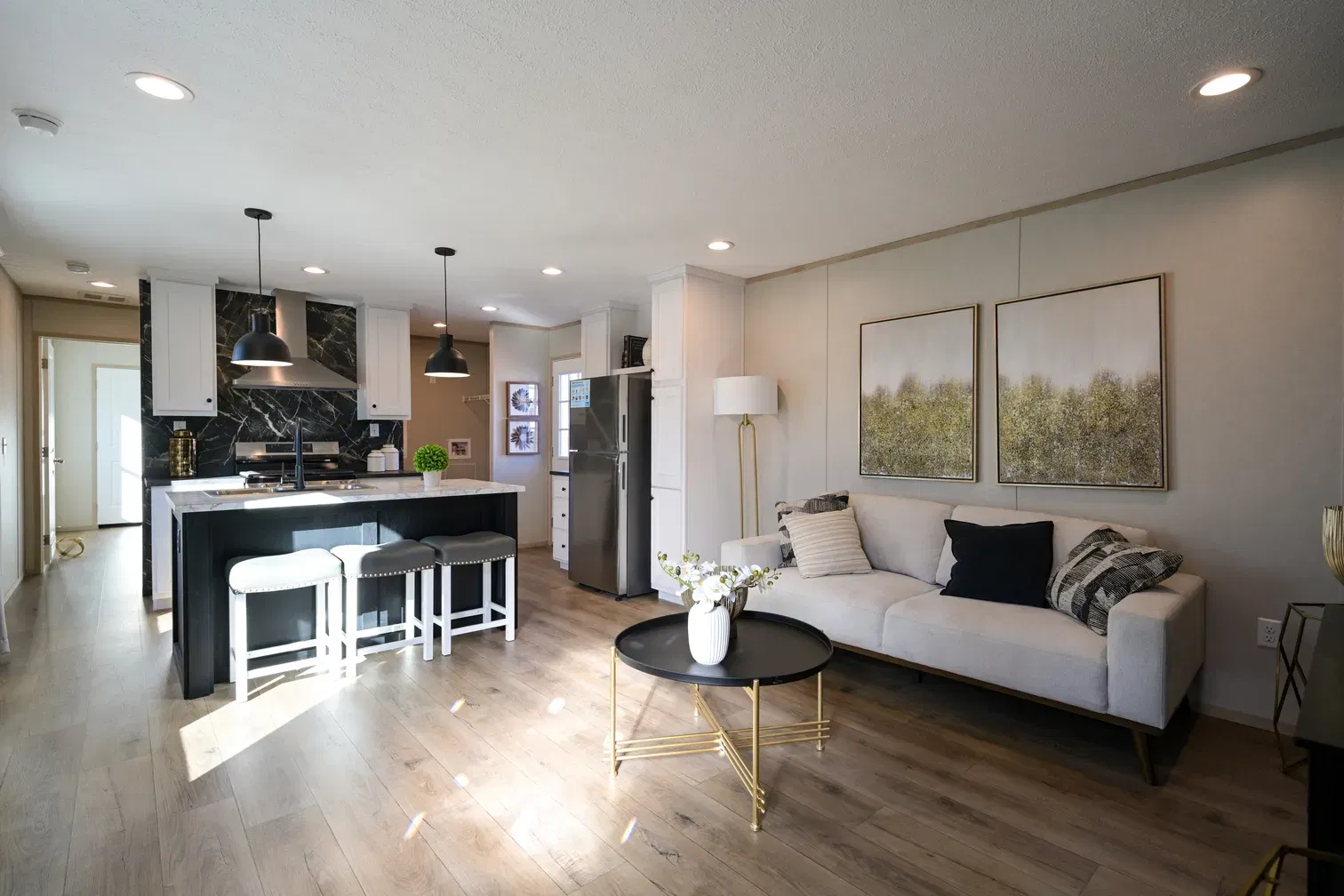 Tiger's eye interior home features