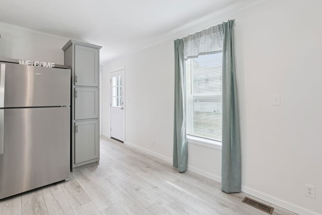 Achiever 6902 interior home features