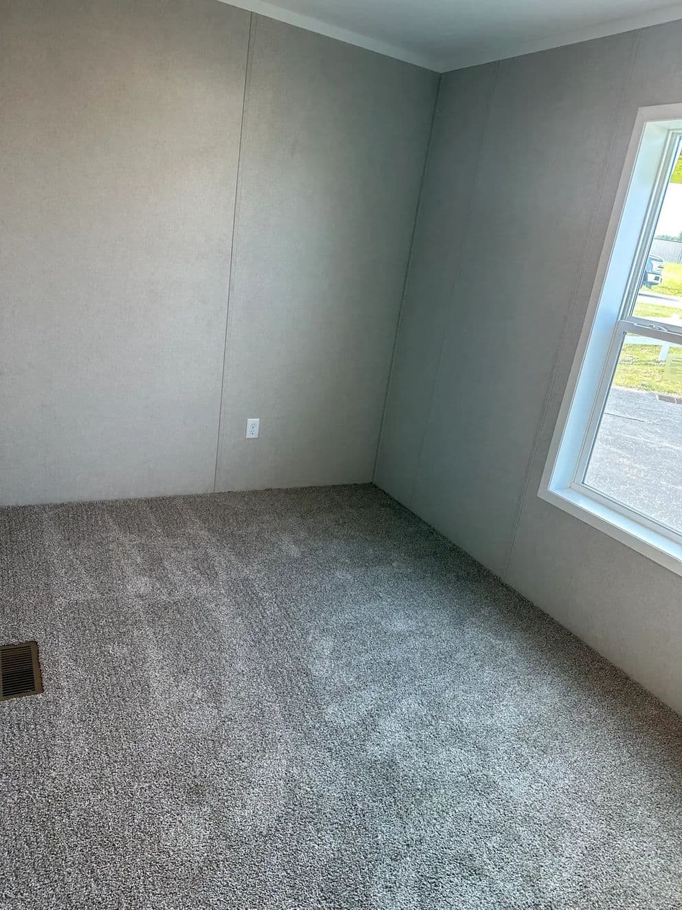 Topaz bedroom home features