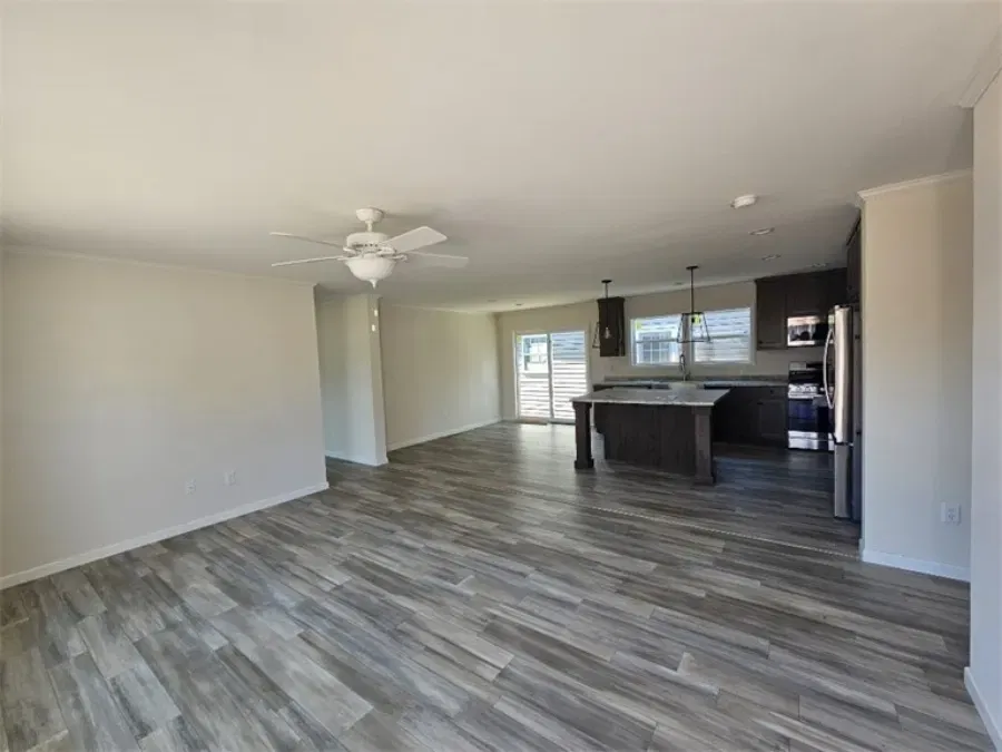 Spinel 64 interior home features