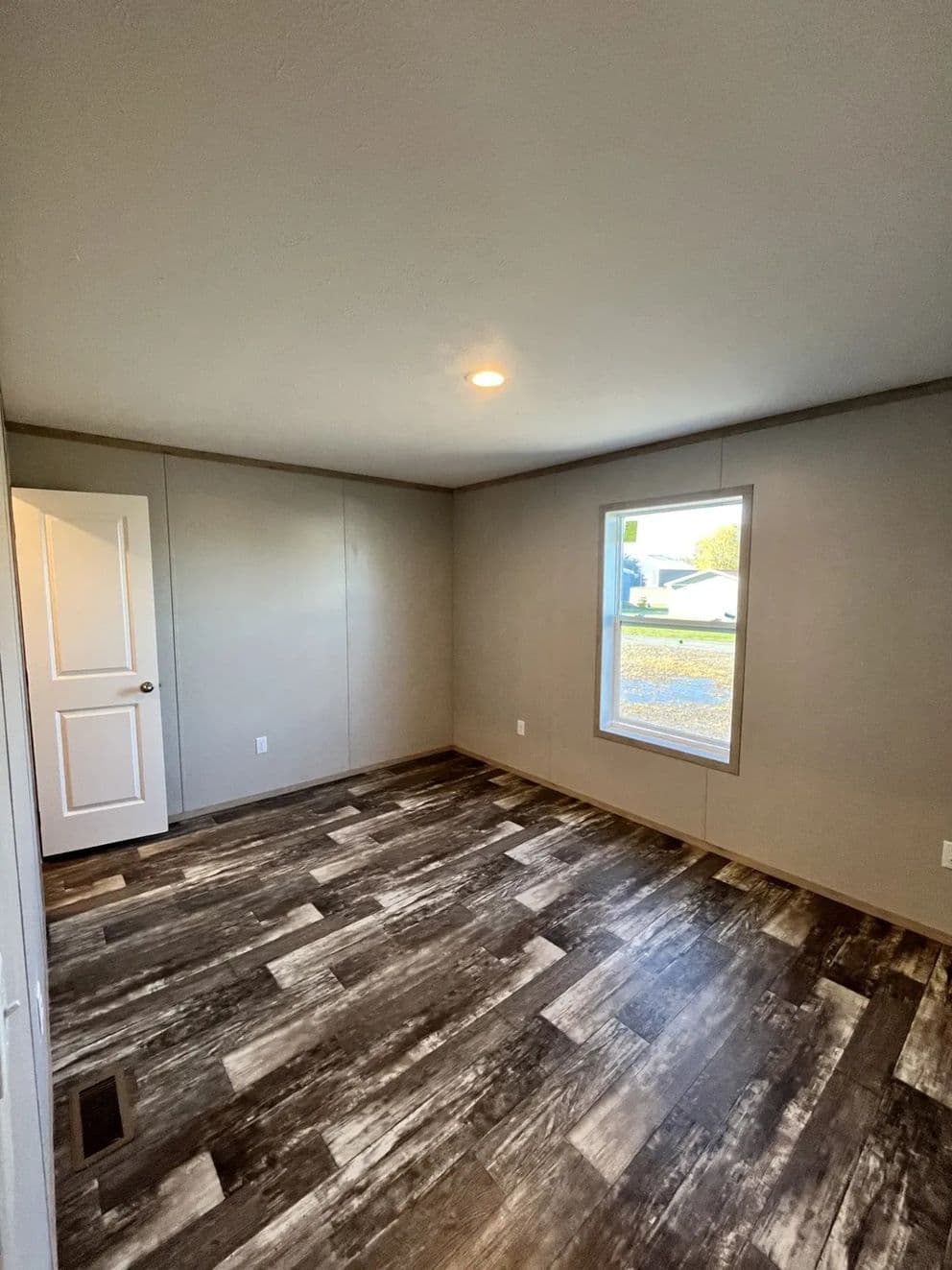 Sapphire bedroom home features