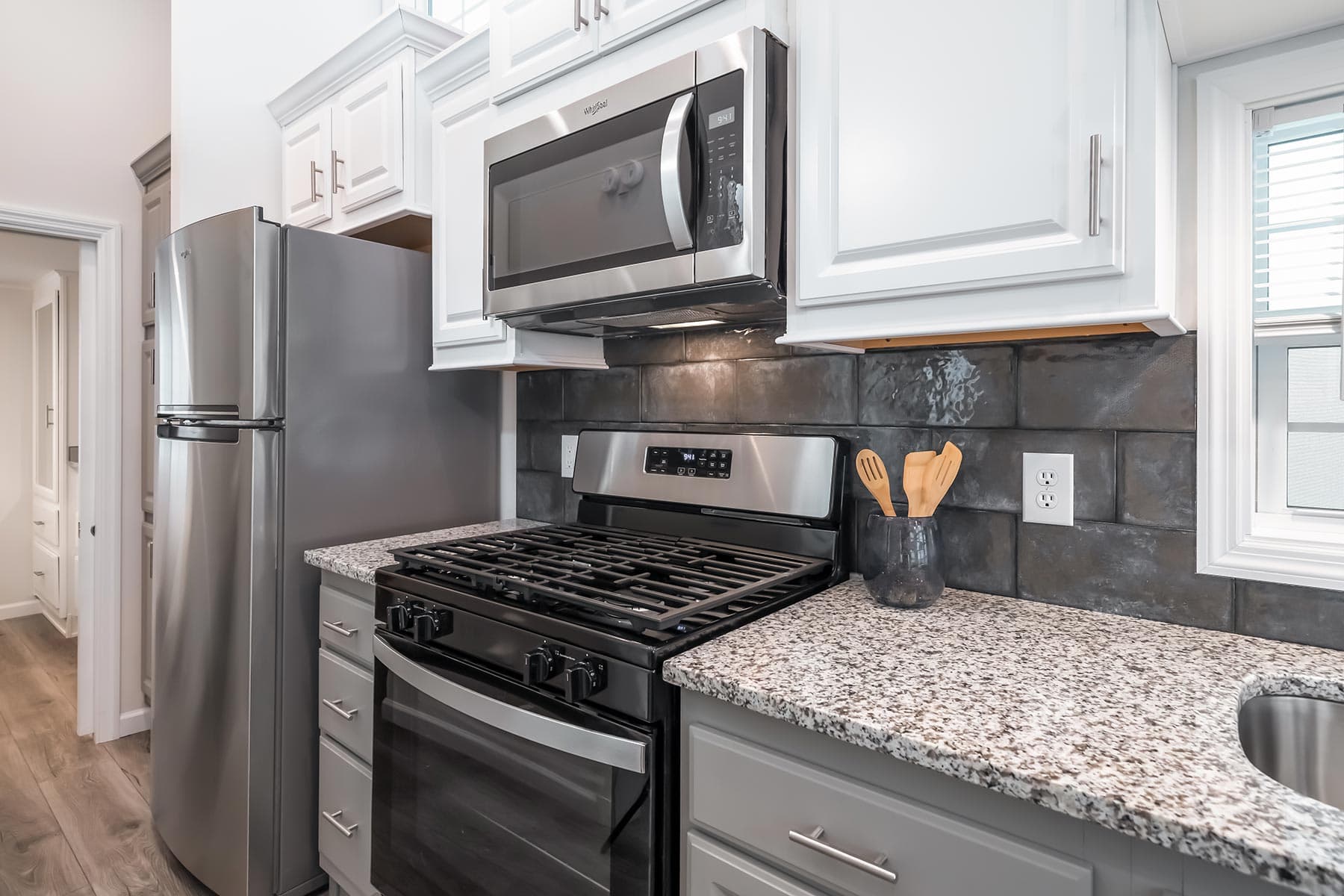 Shore park 1969sl kitchen home features