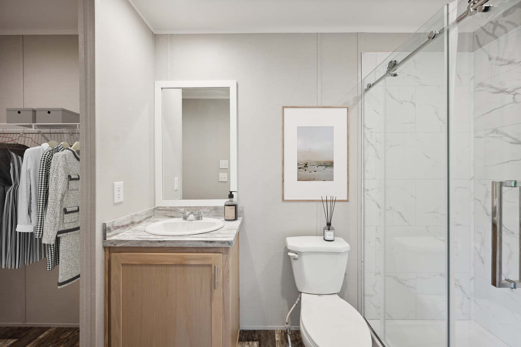Achiever 6903 bathroom home features