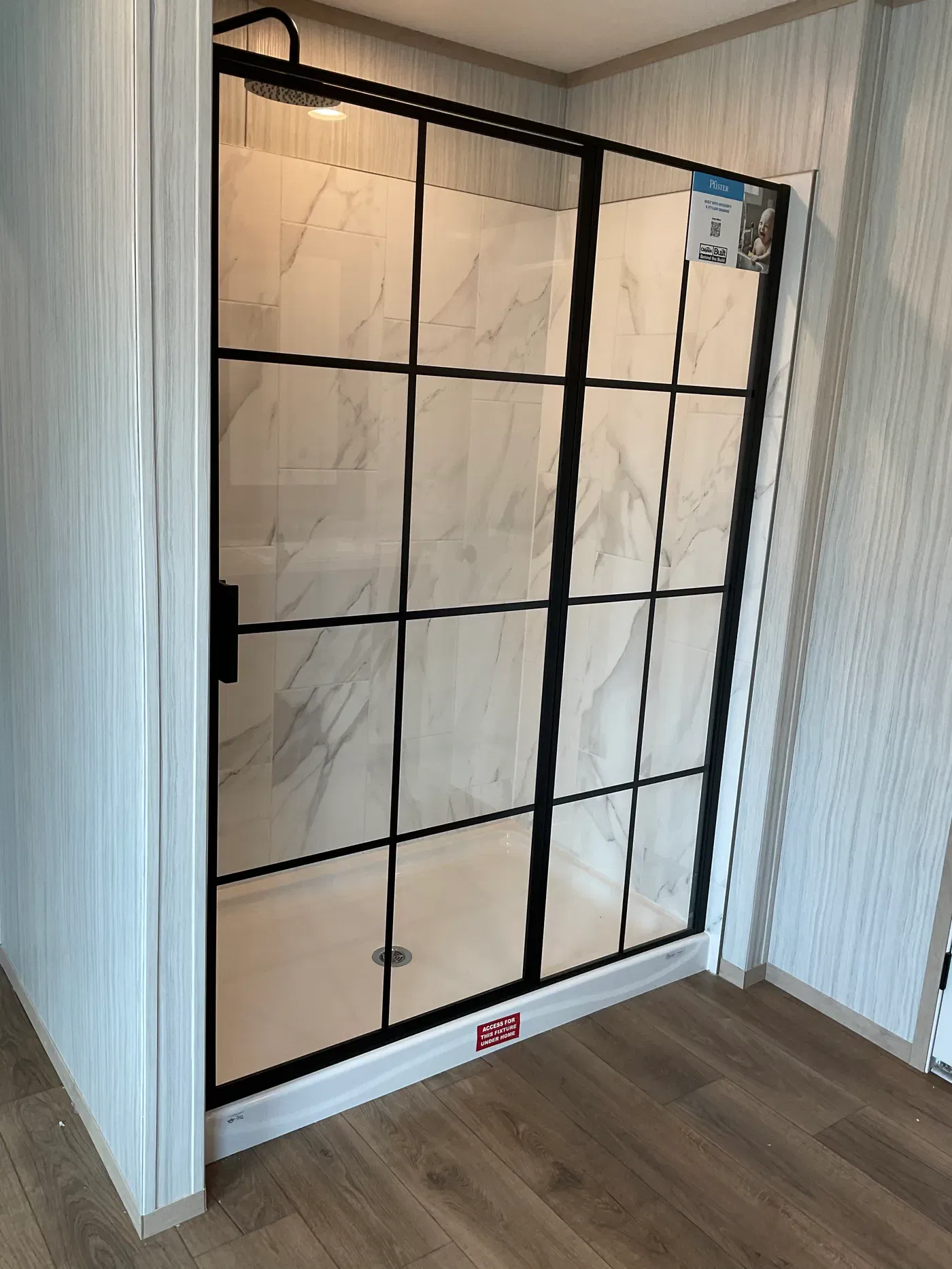 Emerald bathroom home features