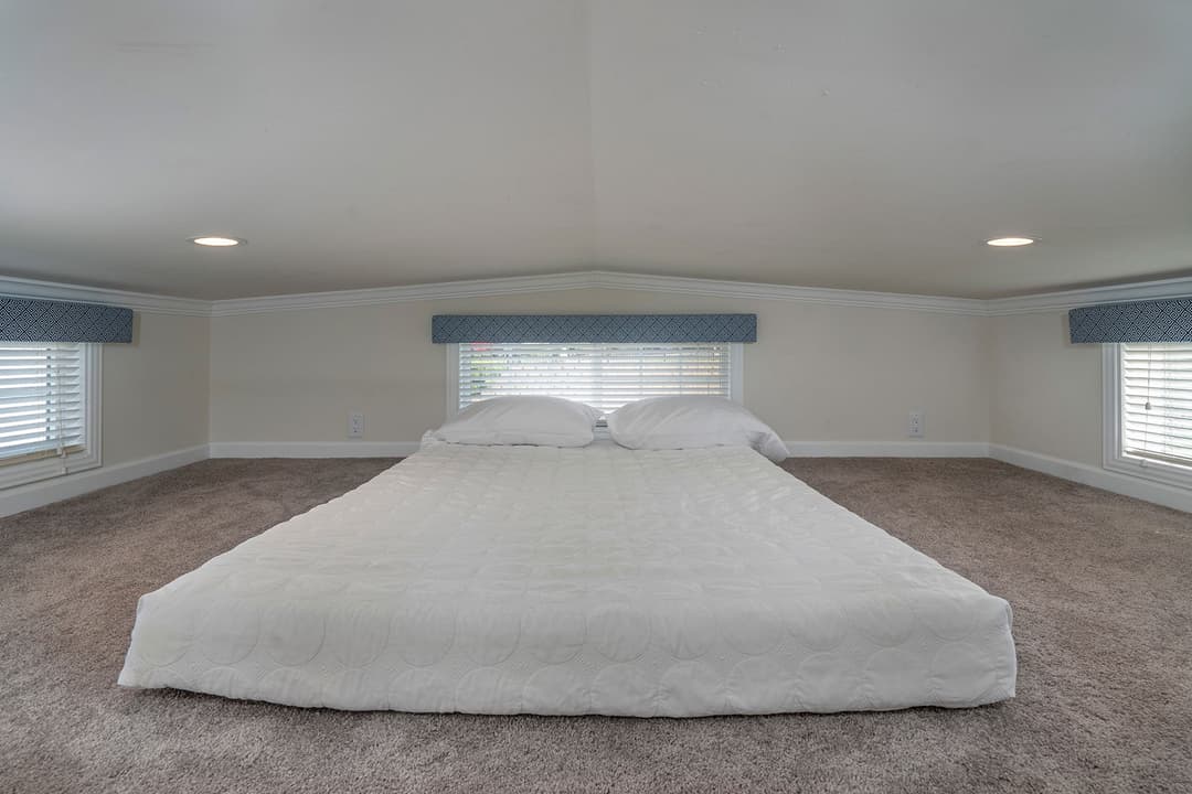 Shore park 4111 interior home features