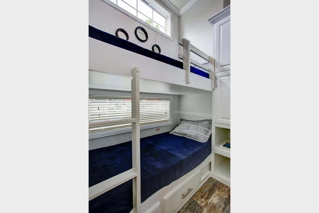 Shore park 4110l bedroom home features