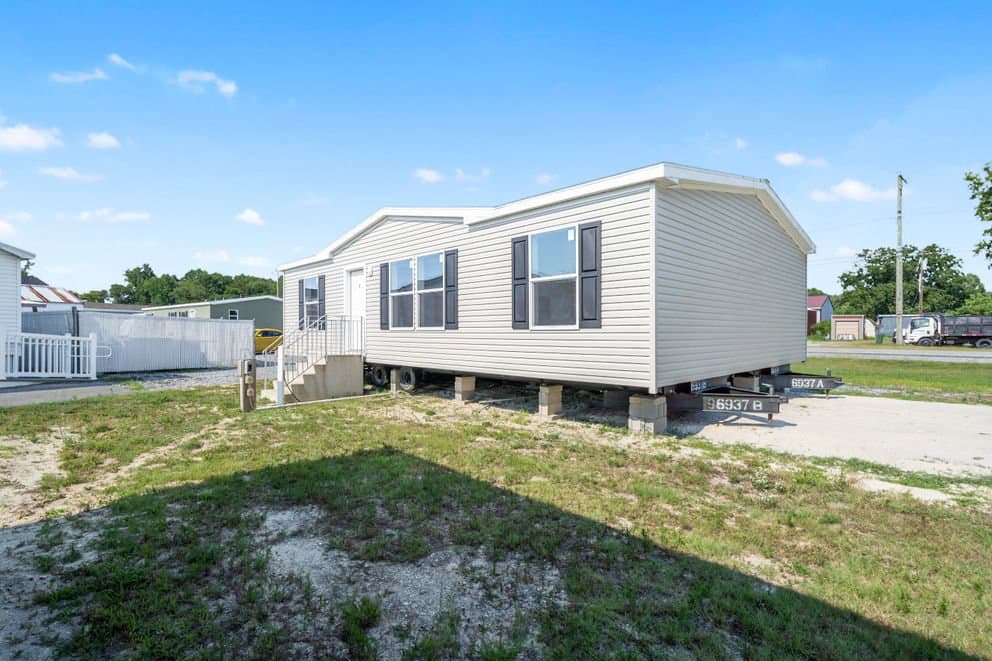Zircon exterior home features