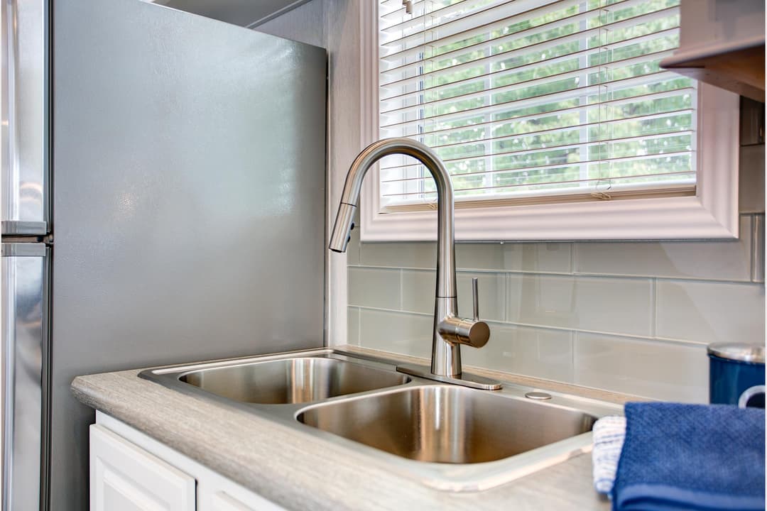 Shore park 4110l kitchen home features