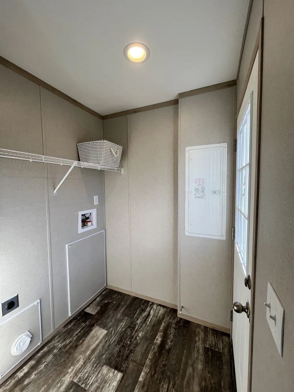 Sapphire interior home features