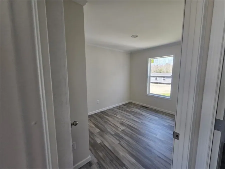 Spinel 64 interior home features