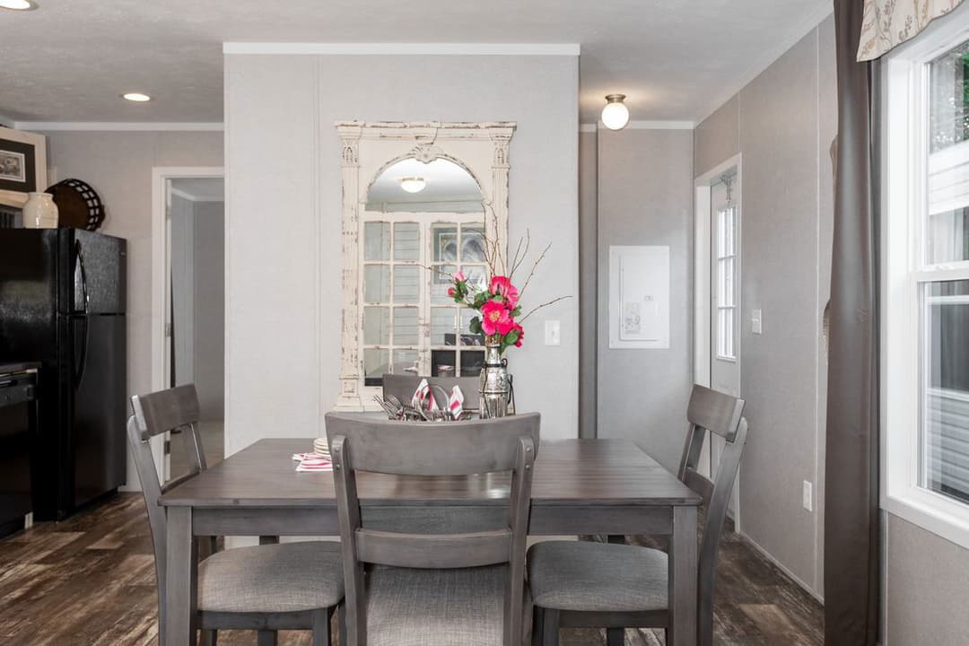 Sapphire interior home features