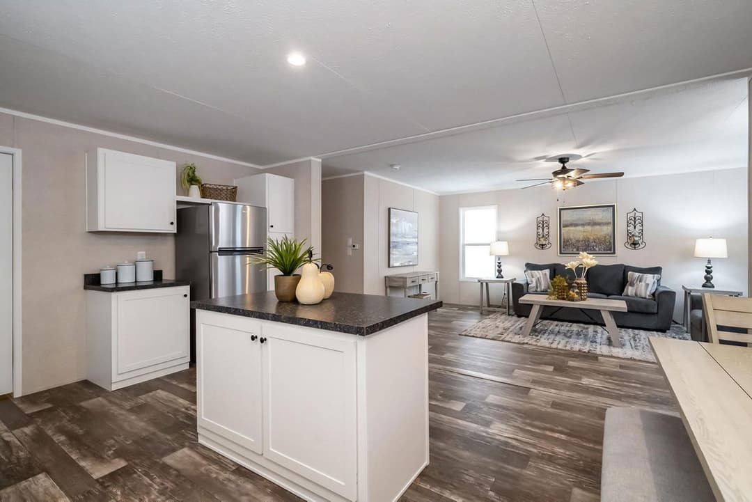 Pinnacle 3904 kitchen home features