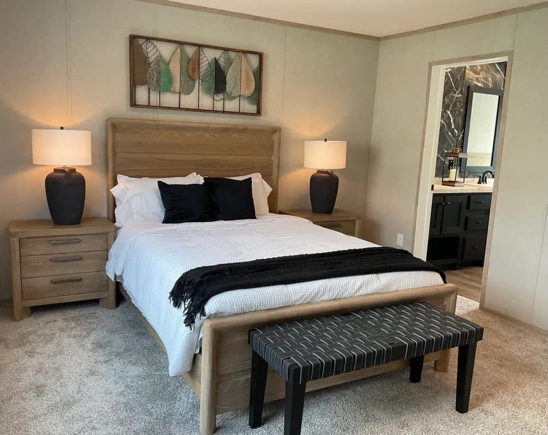 Emerald bedroom home features