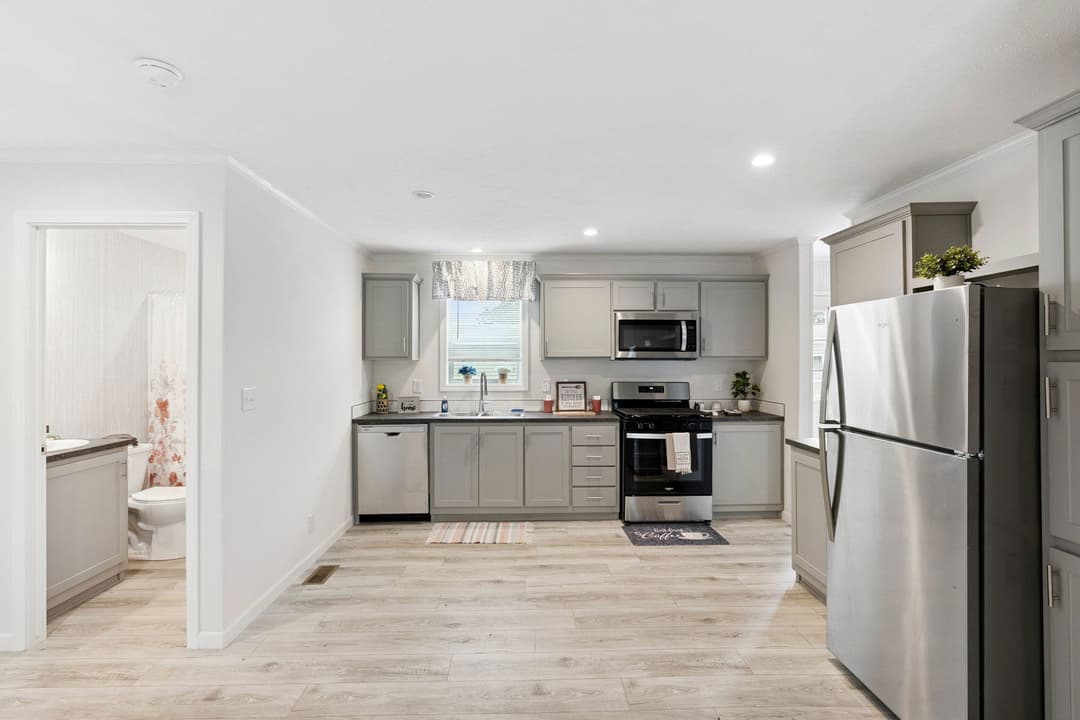 Superior 3905 kitchen home features