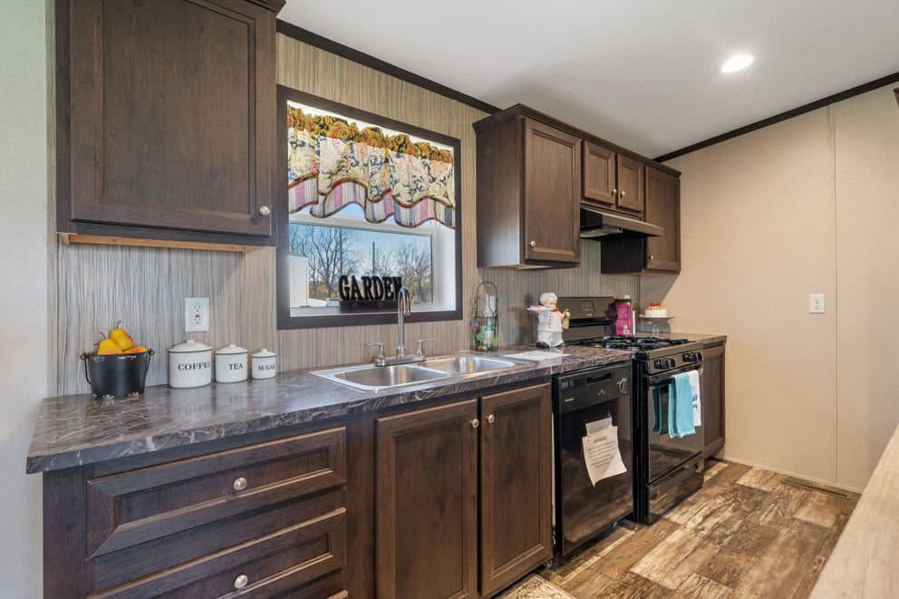 Garnet kitchen home features