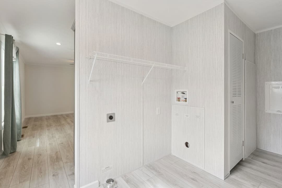 Achiever 6902 interior home features