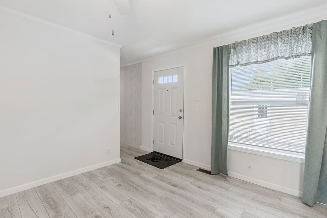 Achiever 6902 interior home features