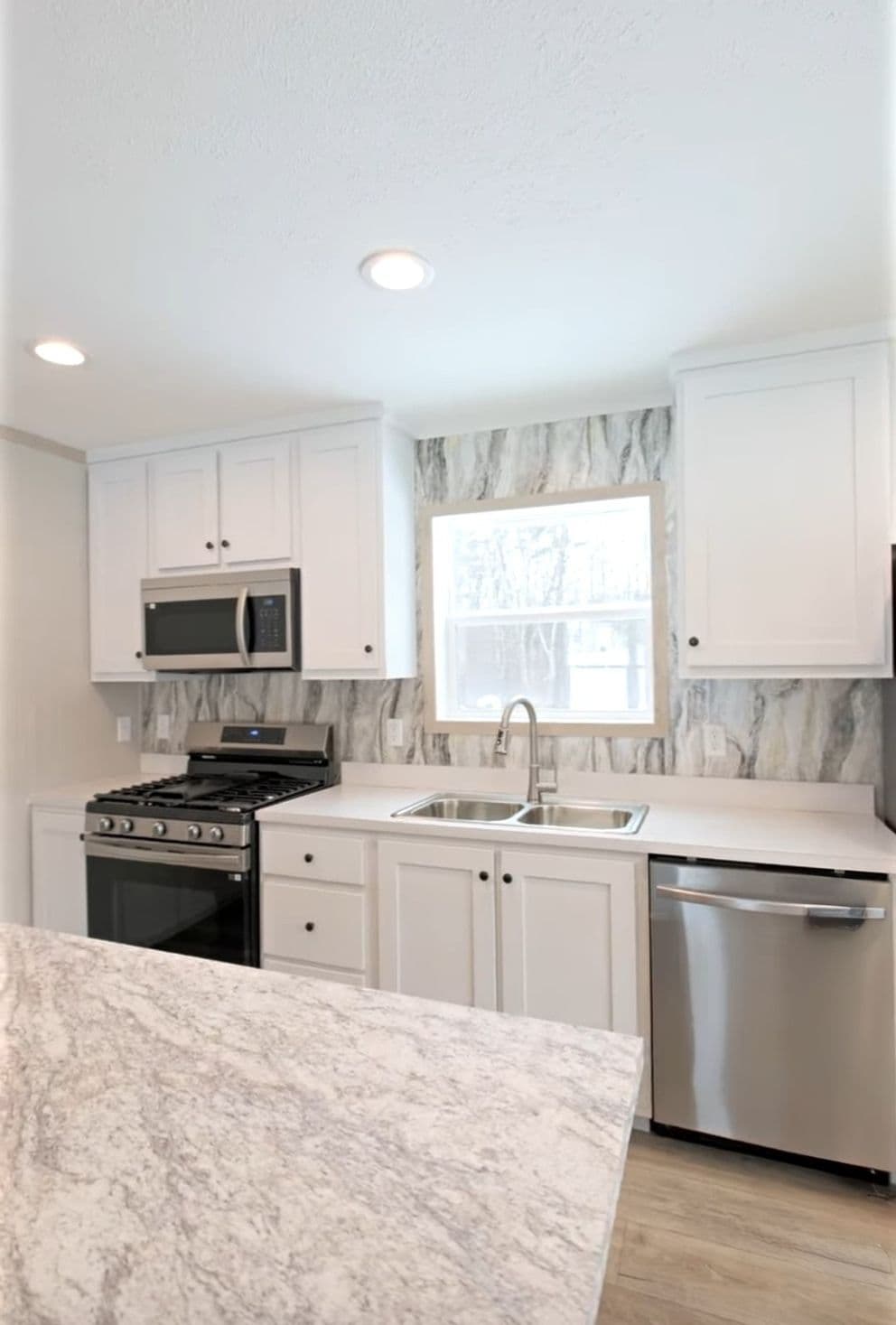 Turqouise kitchen home features