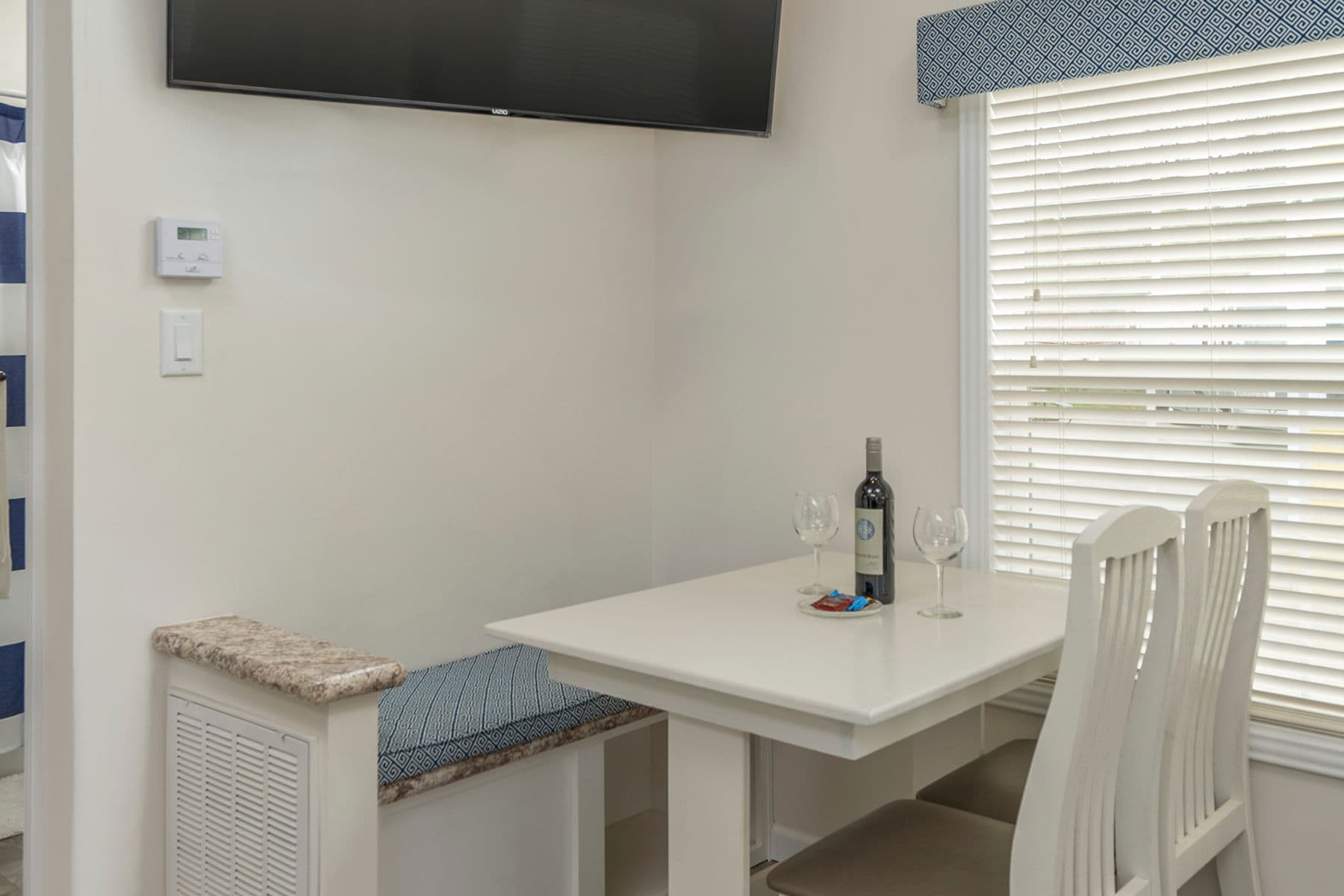 Shore park 4111 interior home features