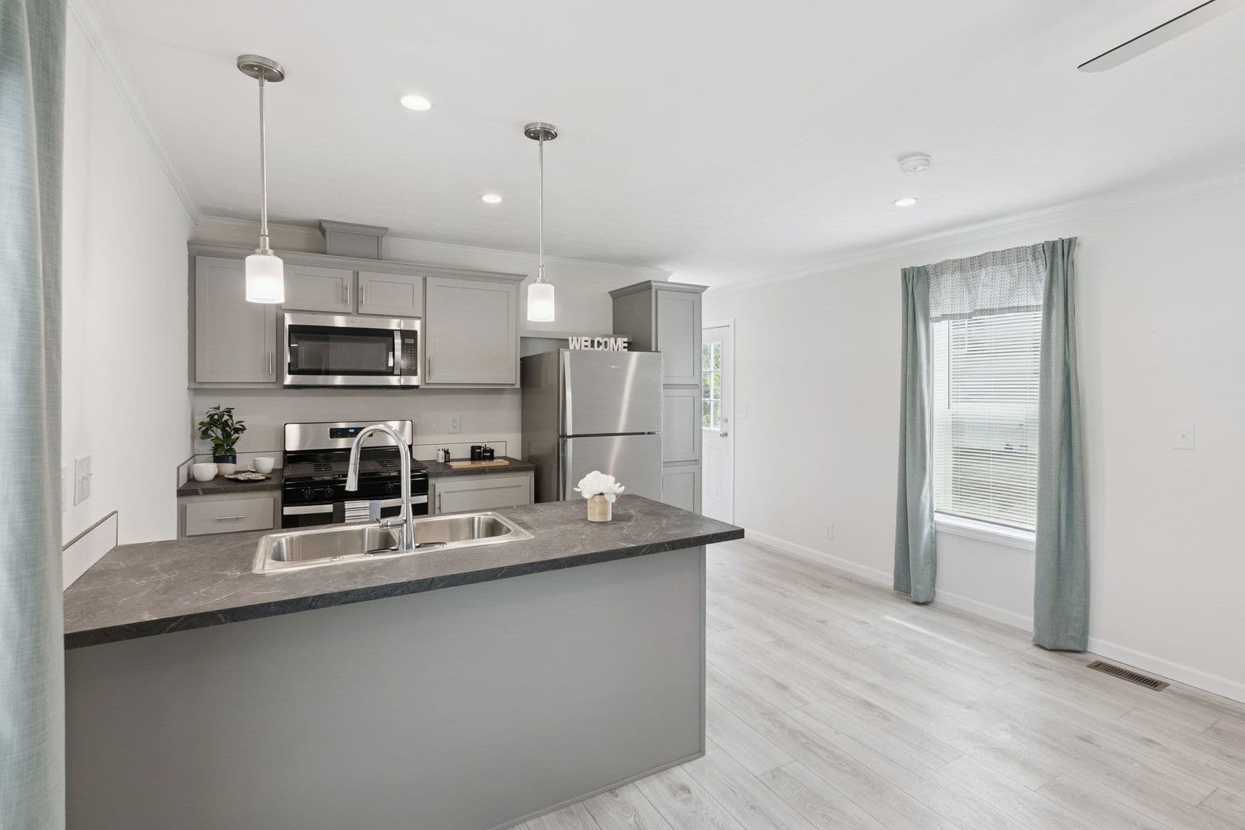 Achiever 6902 interior home features