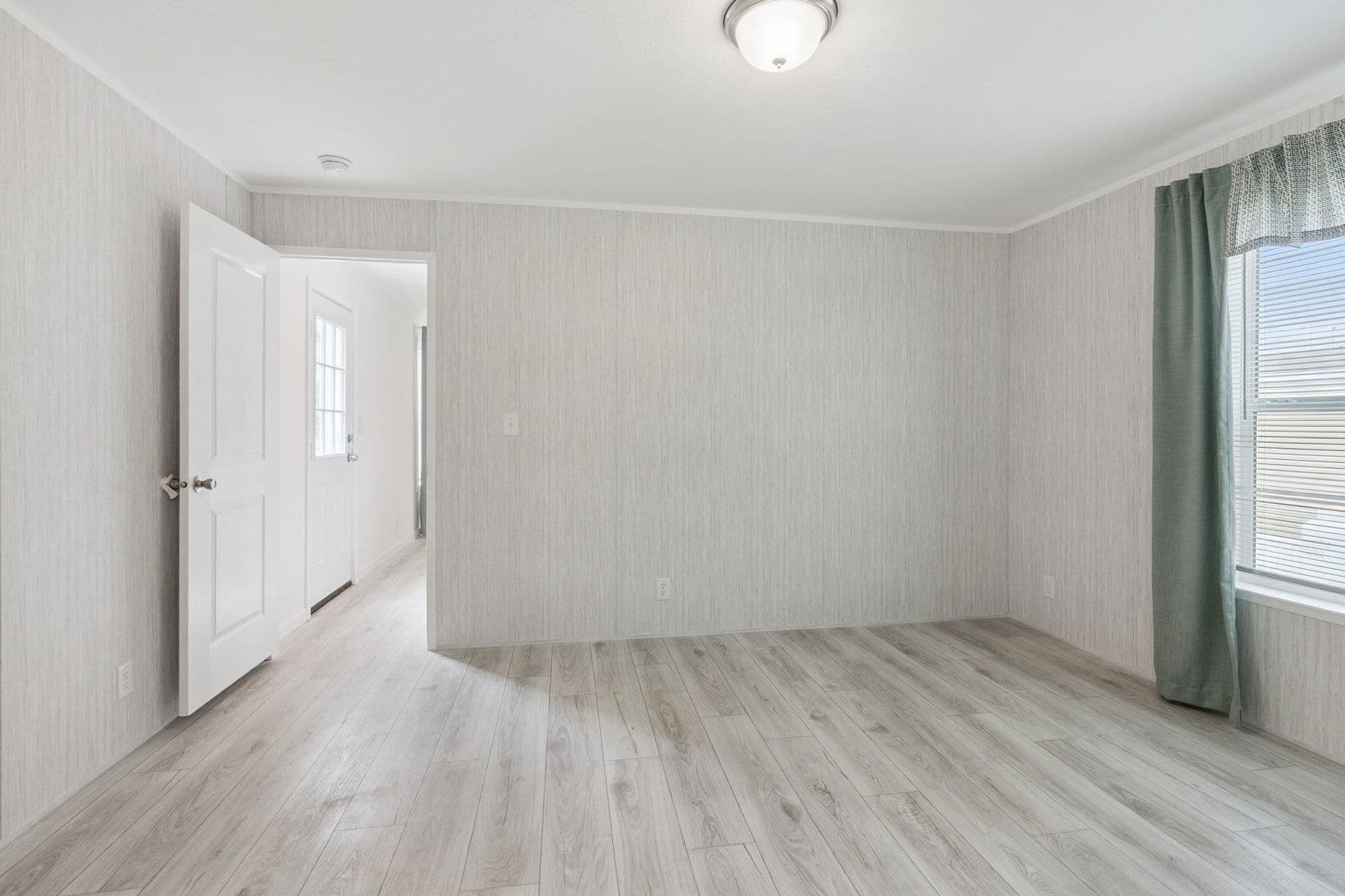 Achiever 6902 interior home features