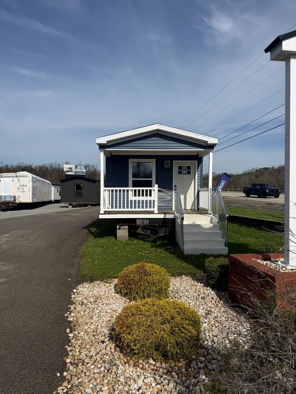 Onyx 40 hero, elevation, and exterior home features