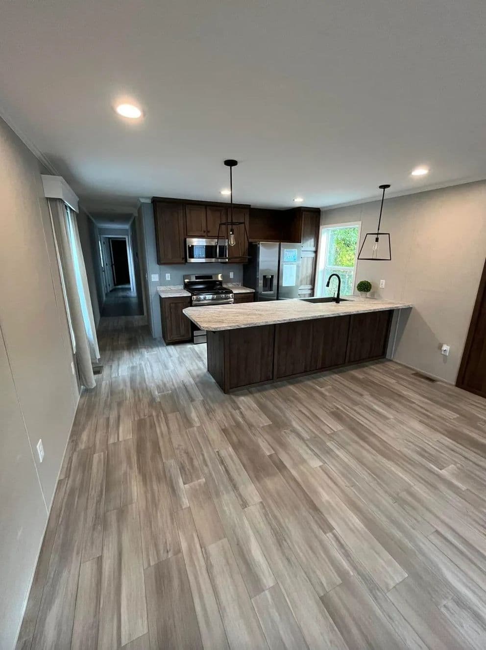 Peridot 60 interior home features