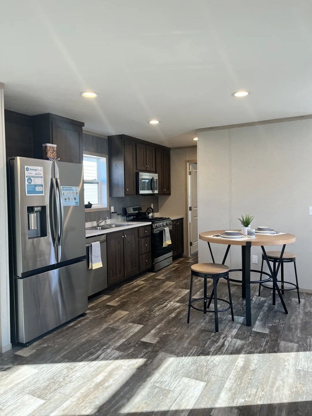 Sapphire kitchen home features