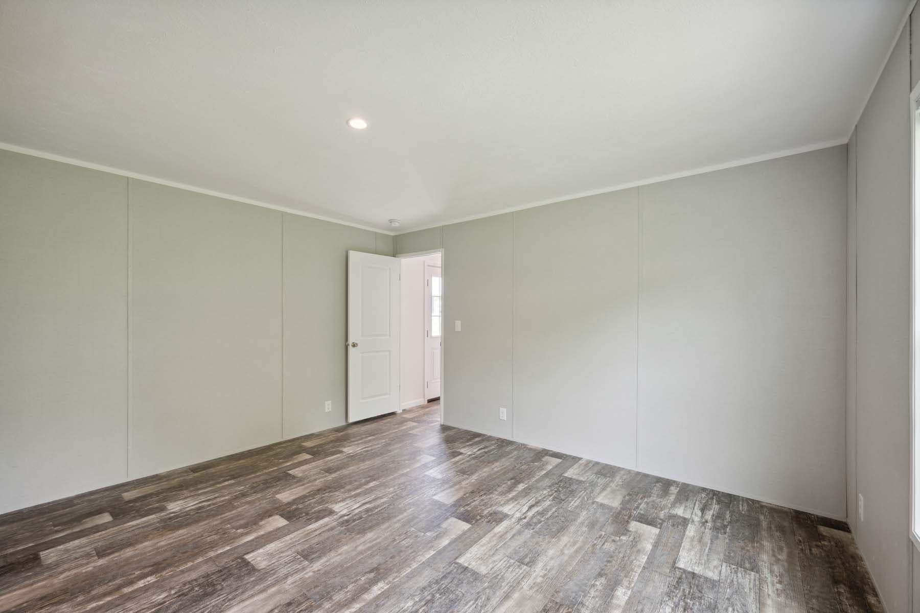 Achiever 6903 bedroom home features