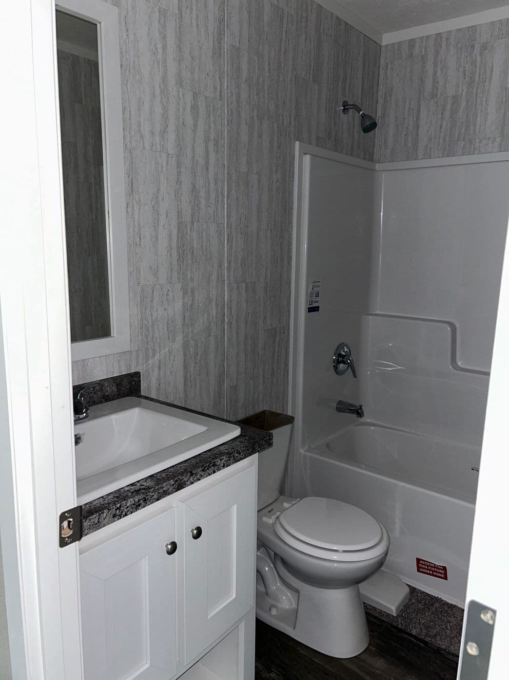 Sapphire 76 bathroom home features