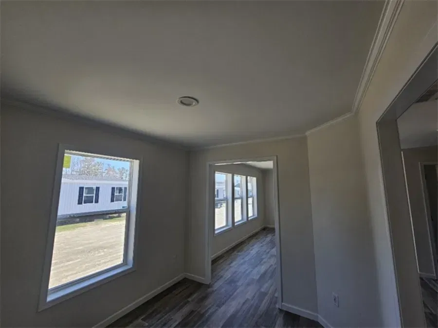 Spinel 64 interior home features