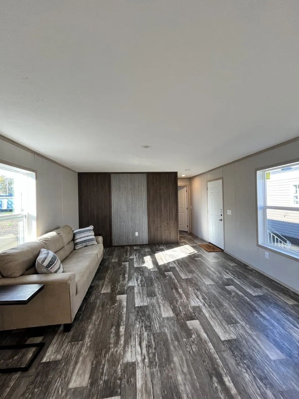 Sapphire interior home features