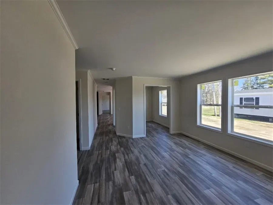 Spinel 64 interior home features