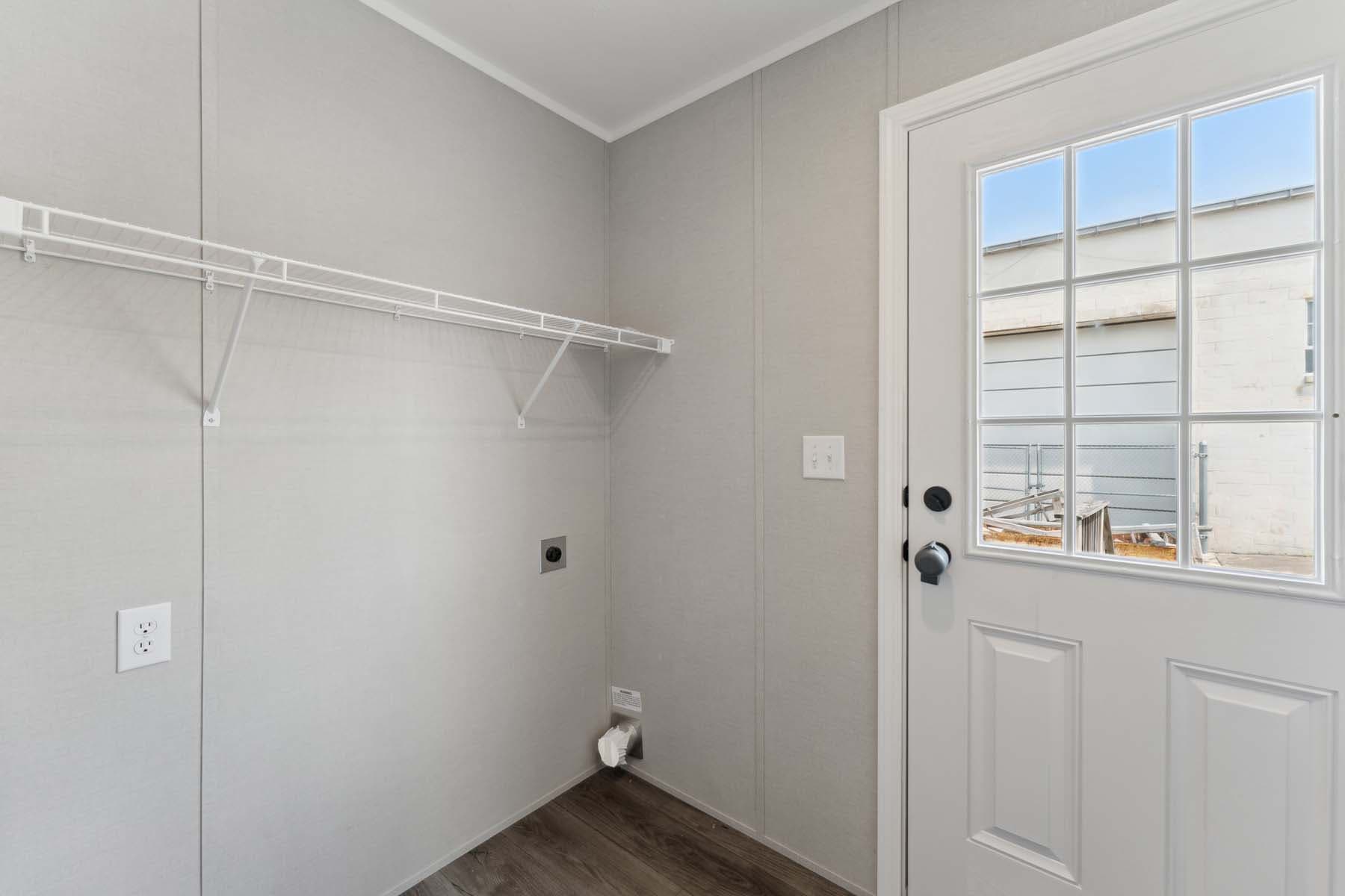 Calm 880 interior home features