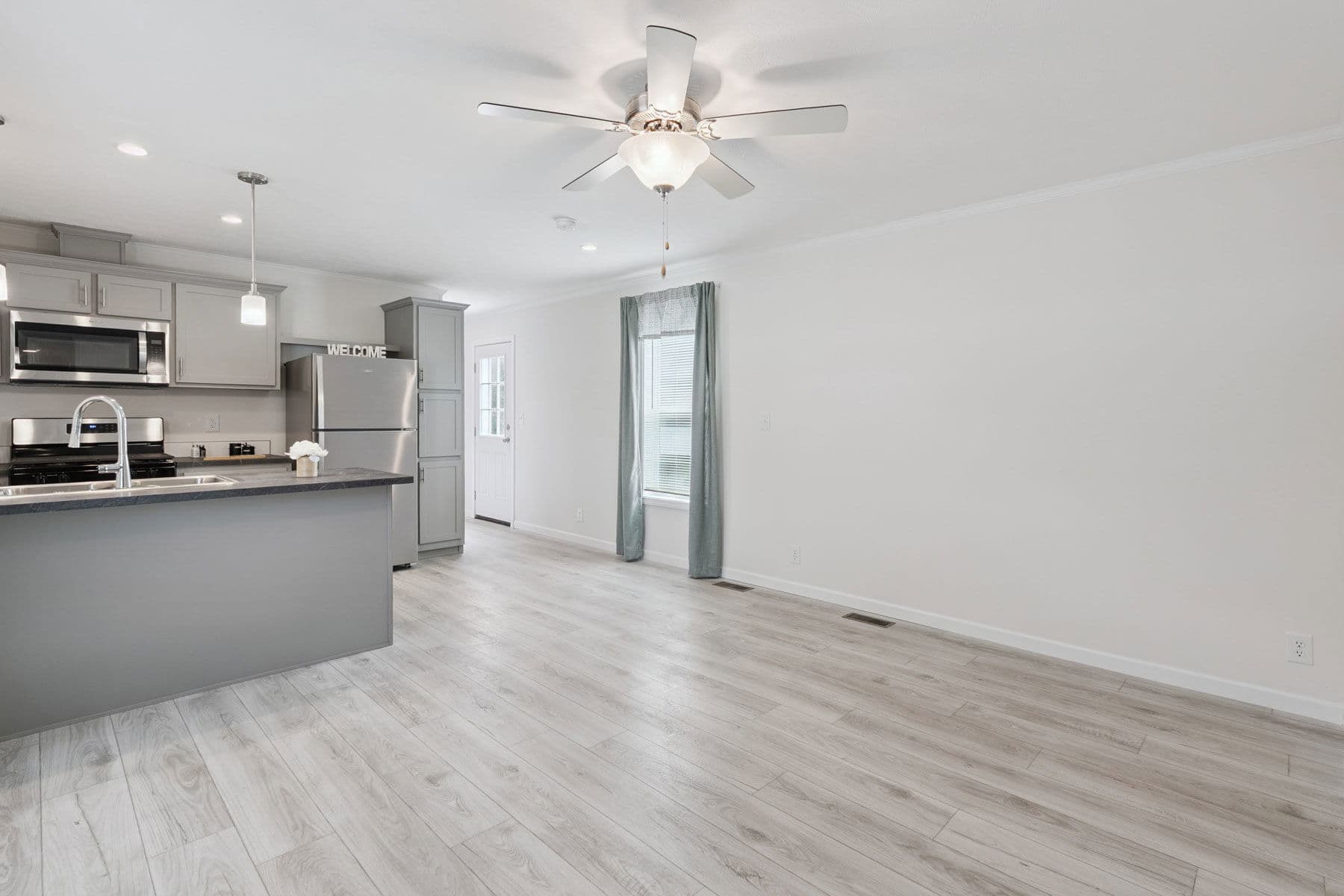 Achiever 6902 interior home features