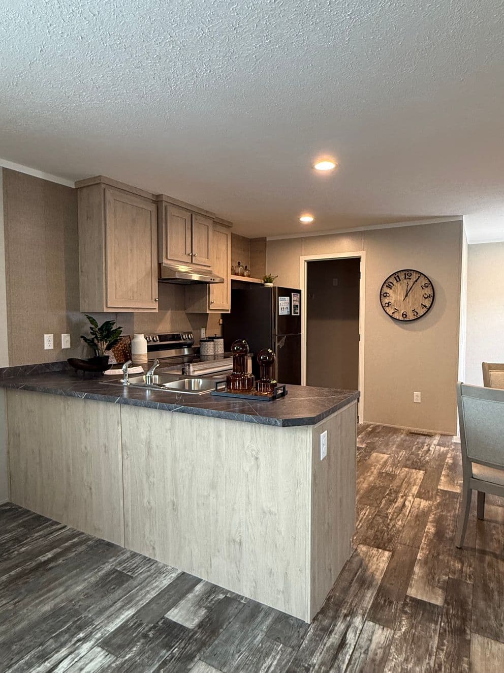 Amber kitchen home features