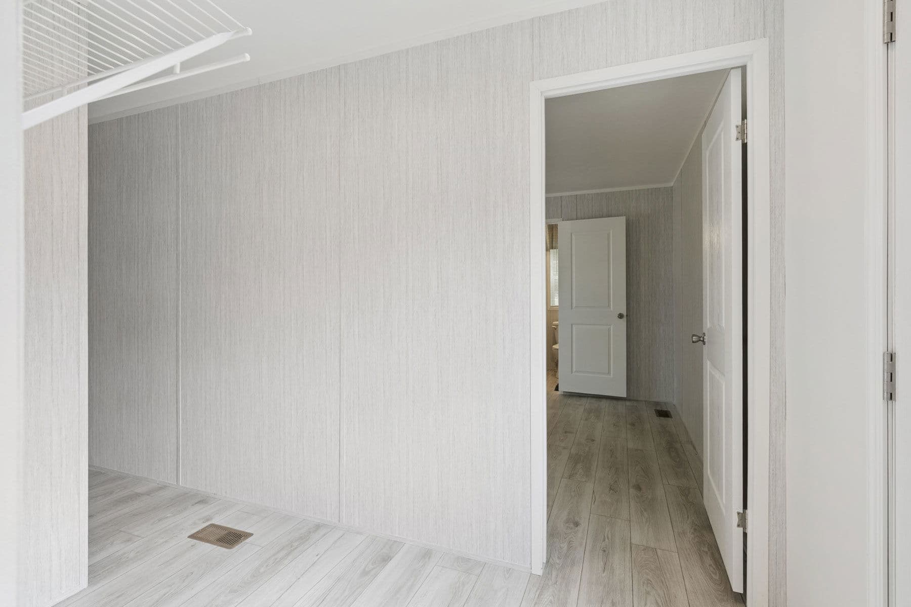 Achiever 6902 interior home features