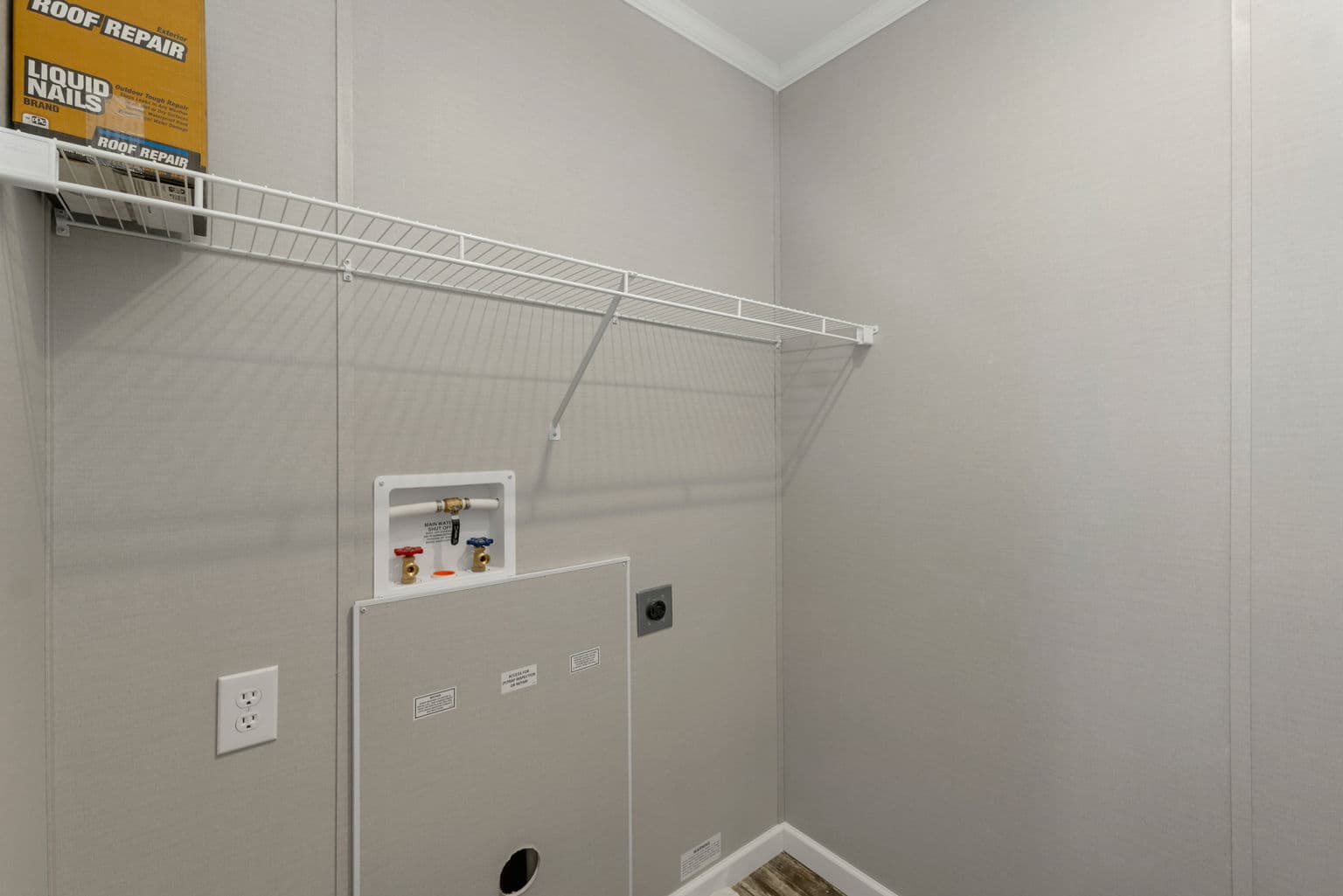 Zenith 6803 bedroom home features