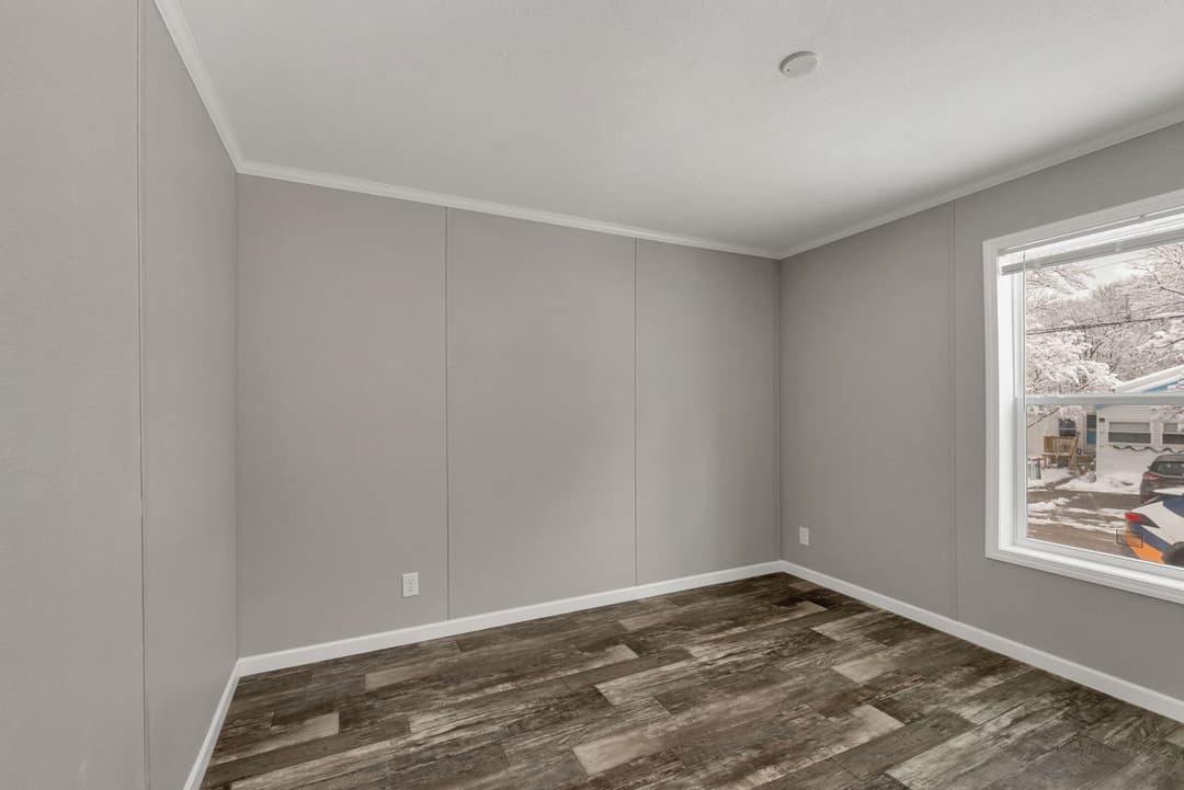 Zenith 6803 bedroom home features