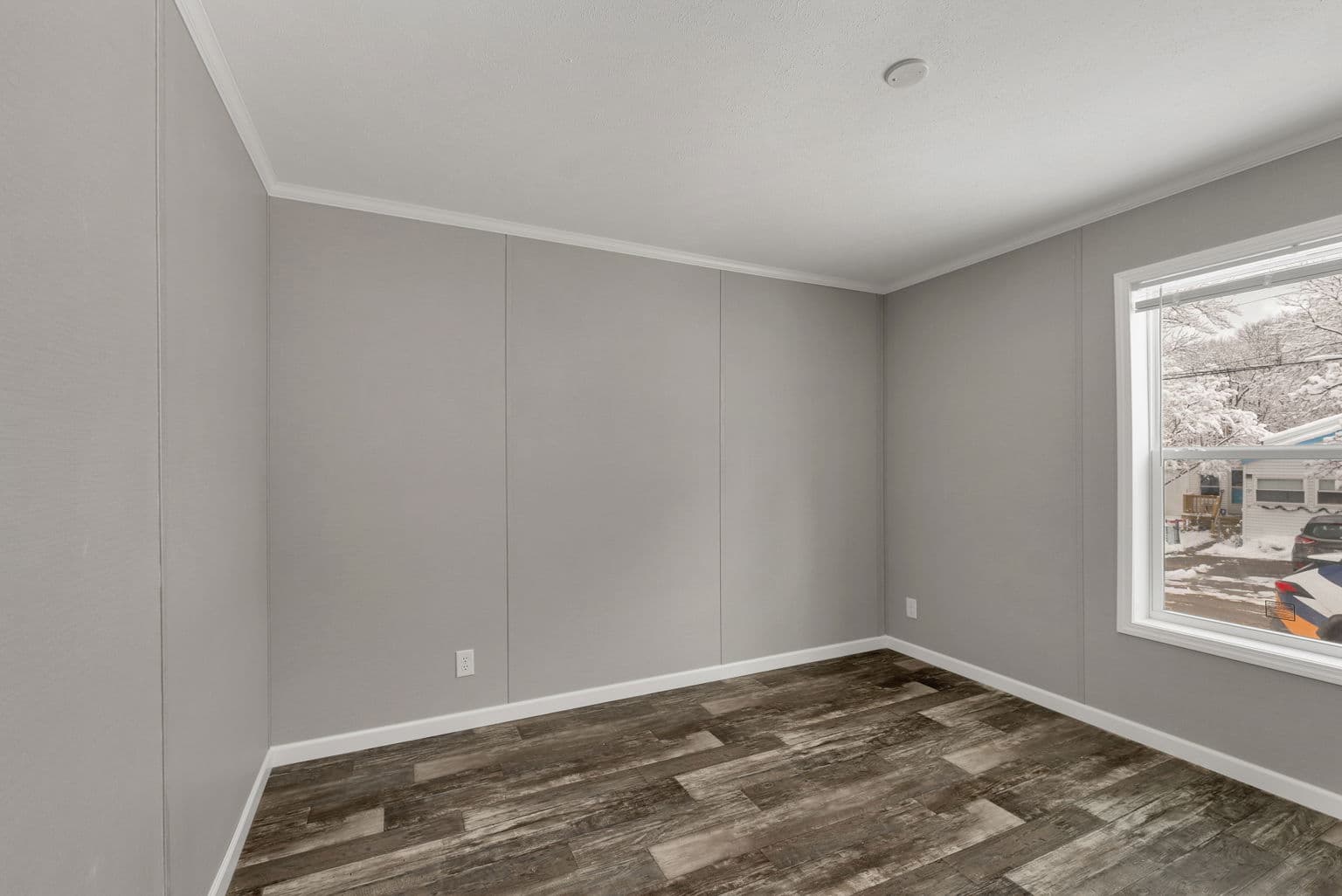 Zenith 6803 bedroom home features