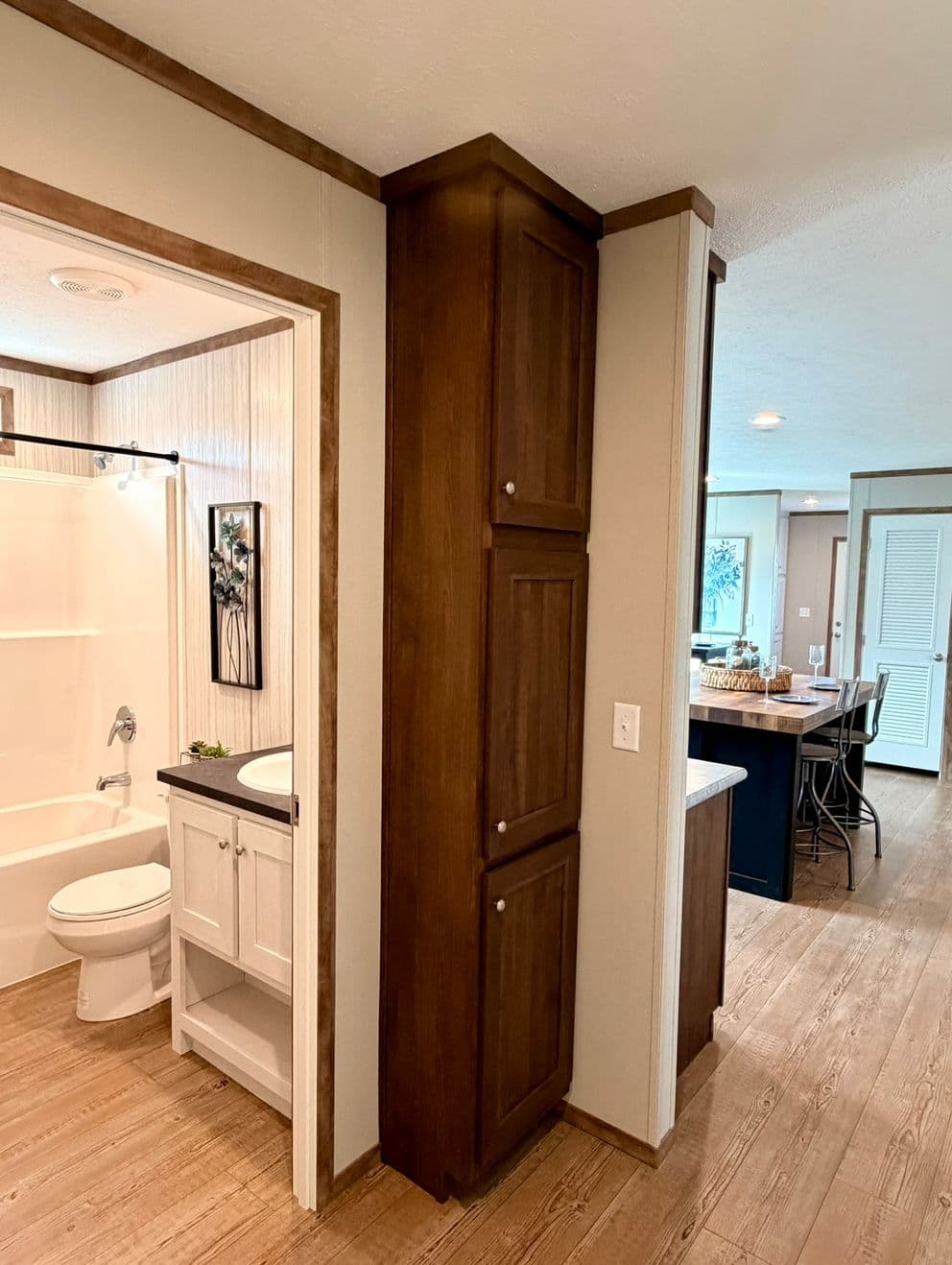 Apatite 40 interior home features
