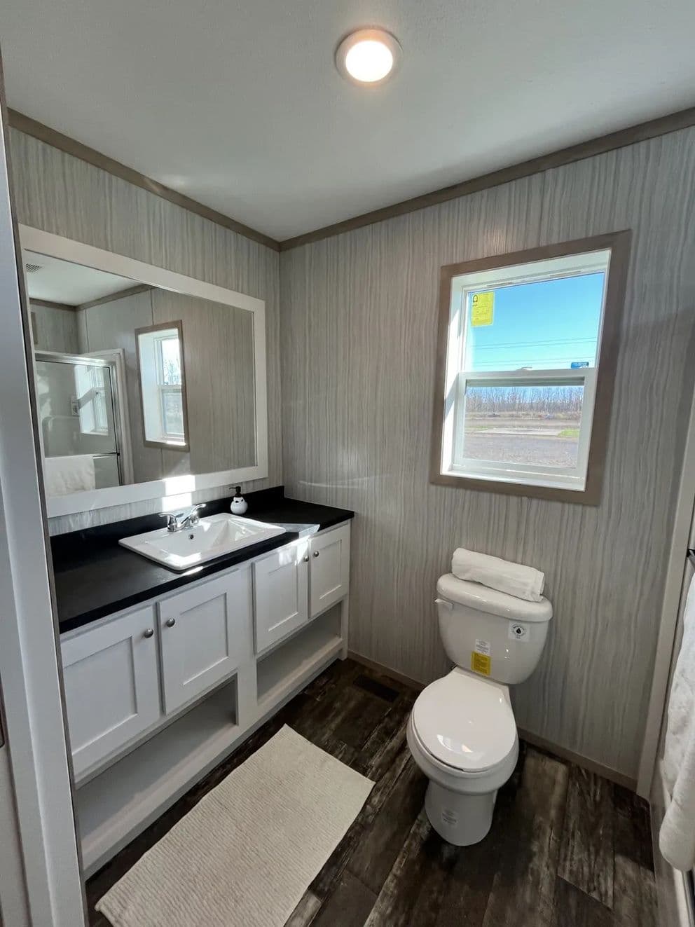 Sapphire bathroom home features