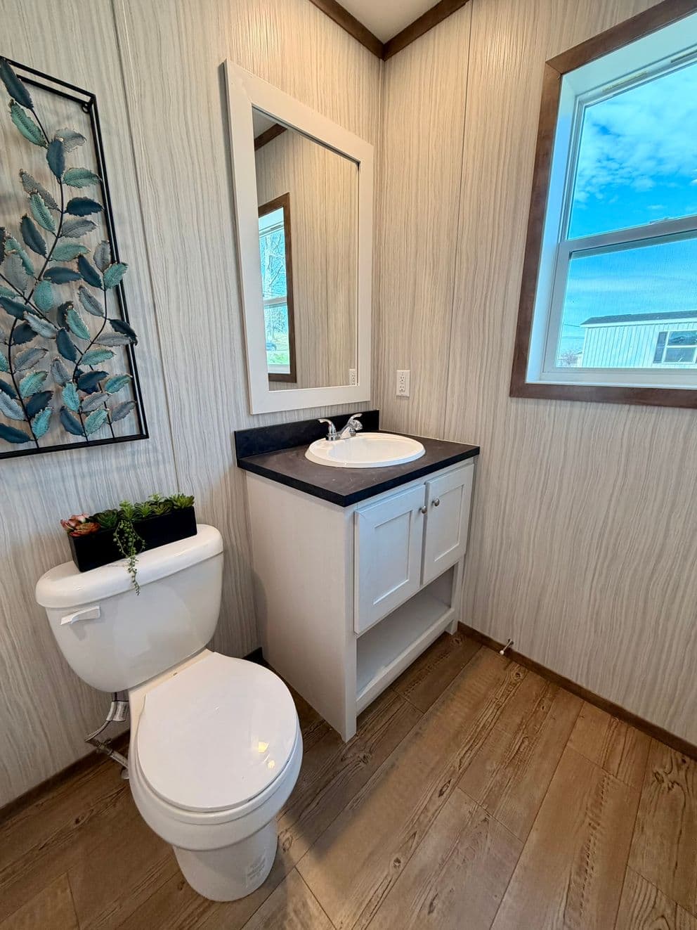 Apatite 40 bathroom home features